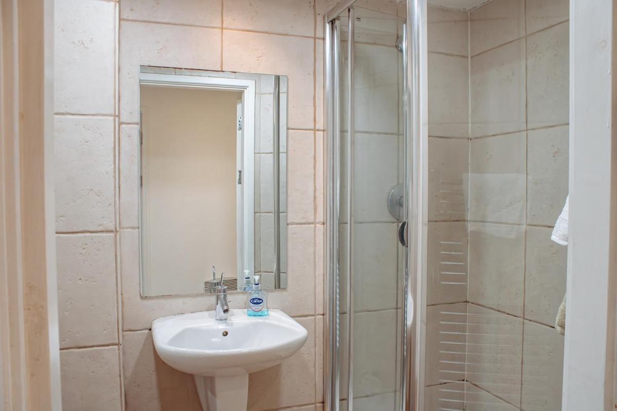 Modern 1-bedroom Flat In Centre *