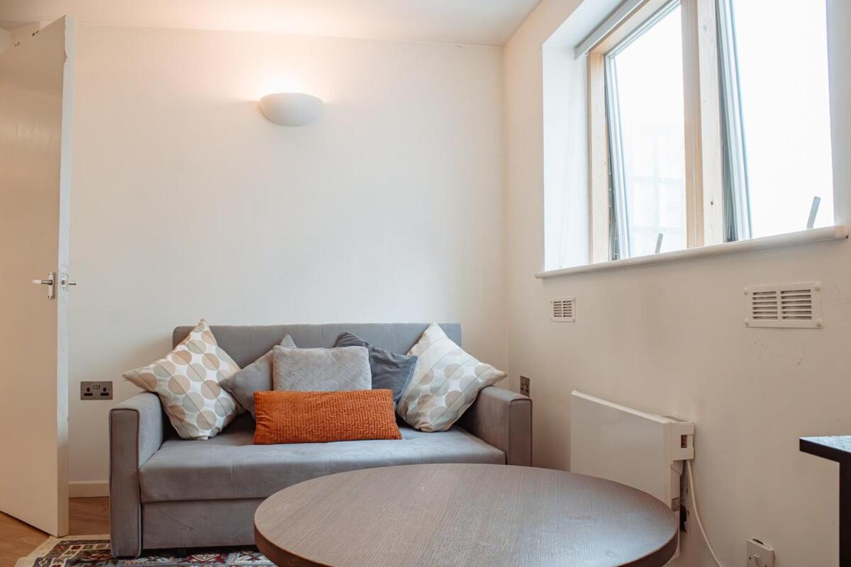 Modern 1-bedroom Flat In Centre